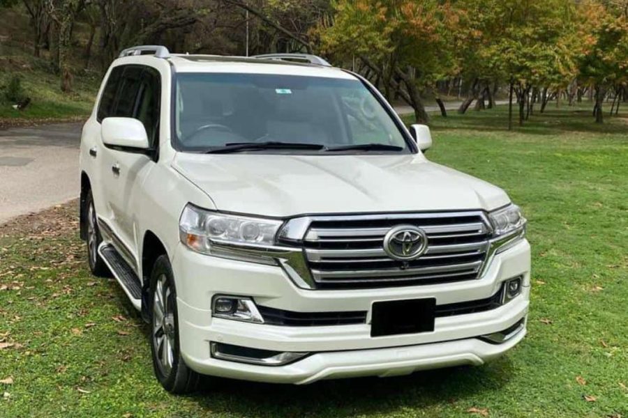Toyota Land Cruiser V8 (Rent a car)